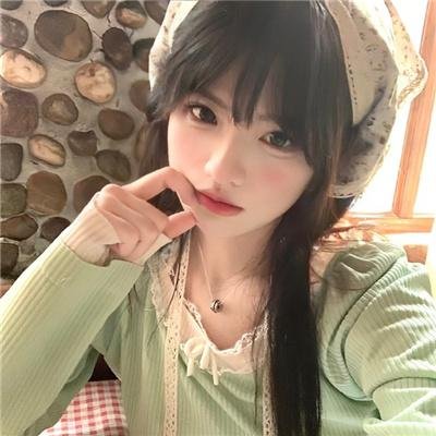 他从火光中走来